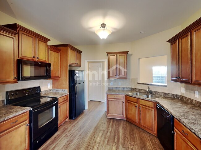 Foto del edificio - 3023 Holderwood Dr