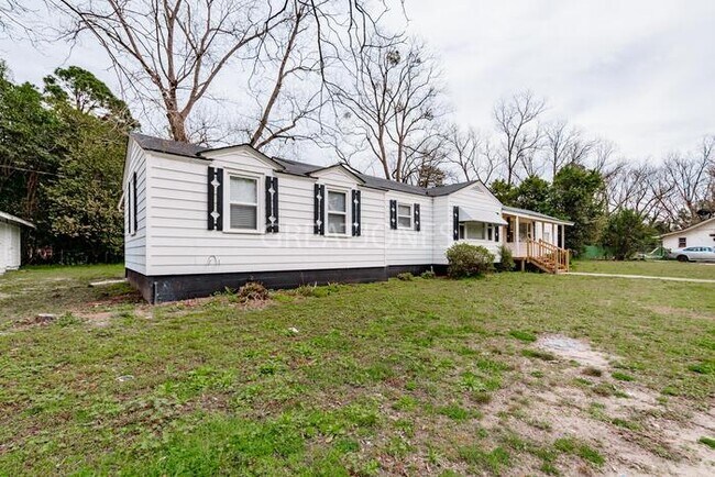 Foto del edificio - 979 Meadowbrook Rd