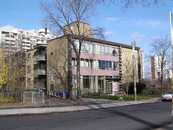 Autre - 28 Broadway Ave