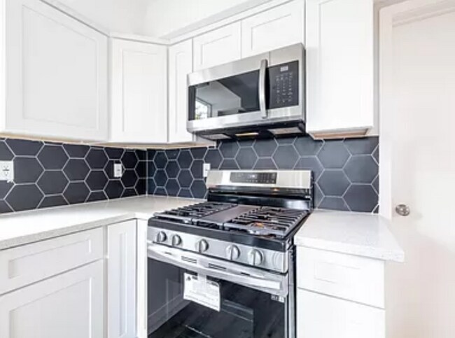Foto del edificio - 4649 W 18th St
