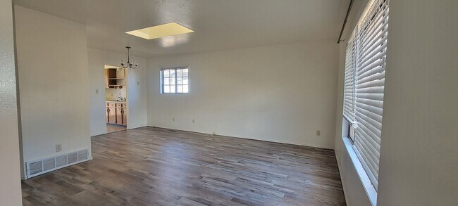 Foto del edificio - 2 Bedroom 1 Bath duplex