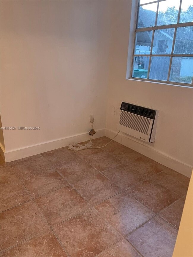 Foto del edificio - 746 NE 80th St