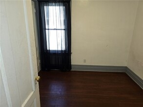 Building Photo - 150 Gardiner Ave