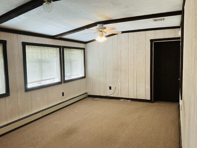 Foto del edificio - "Charming 3-Bedroom Home with 2 Full Baths...