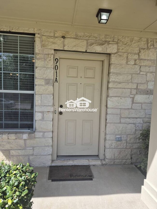 Building Photo - Perfect upgrade from an apartment!