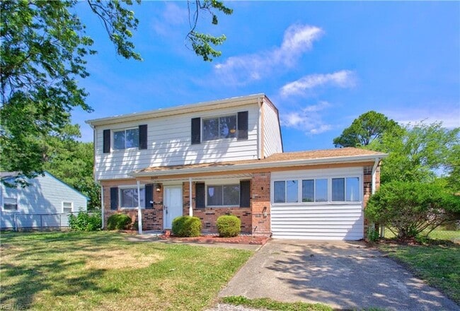 Building Photo - 3044 Camelot Blvd