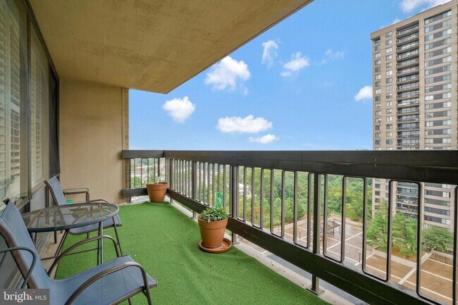 Foto del edificio - 3701 S George Mason Dr