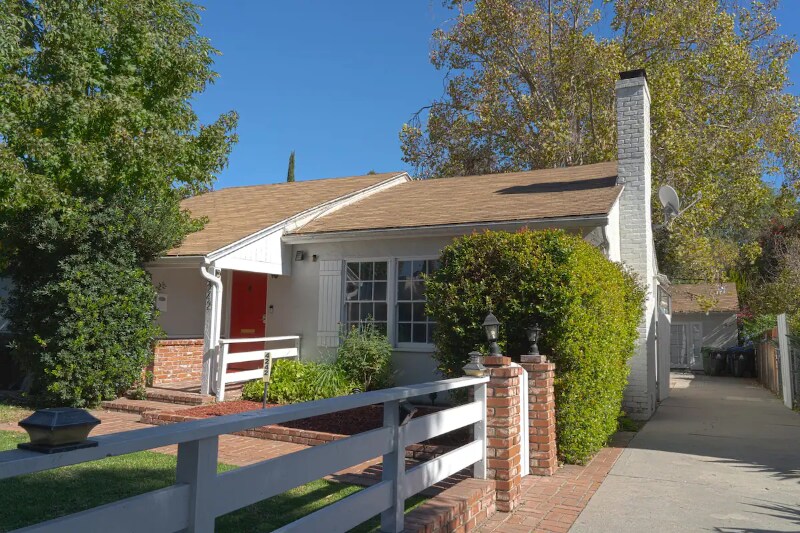 Primary Photo - 4242 Tujunga Ave