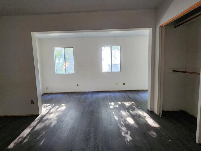 Building Photo - 2821 Keats St