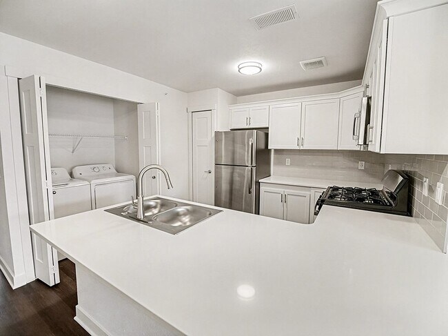 Building Photo - The Grove Apartment Homes