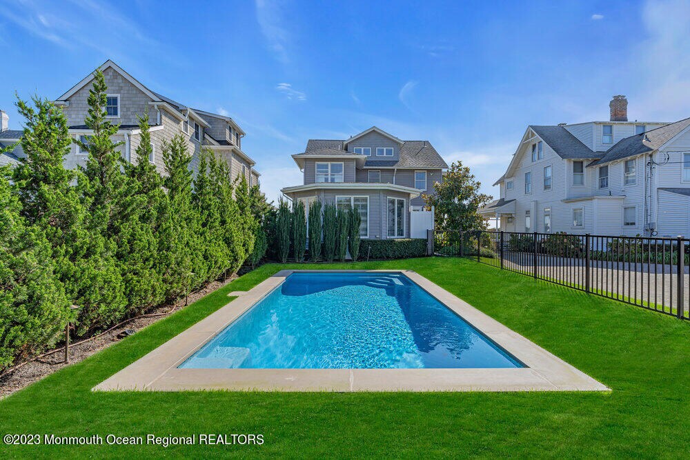 Foto principal - 1609 Ocean Ave N