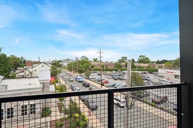 Foto del edificio - 6910 Ridge Ave