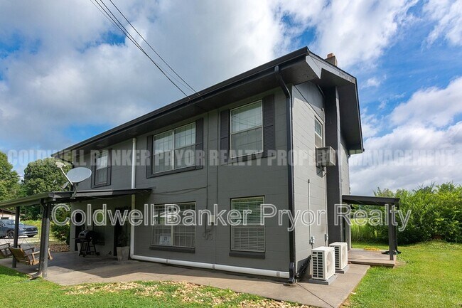 Foto del edificio - 136 Hickey Cir
