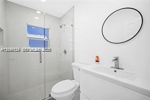 Building Photo - 1301 Sharar Ave