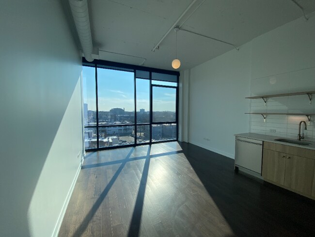 Building Photo - 5056 N Broadway