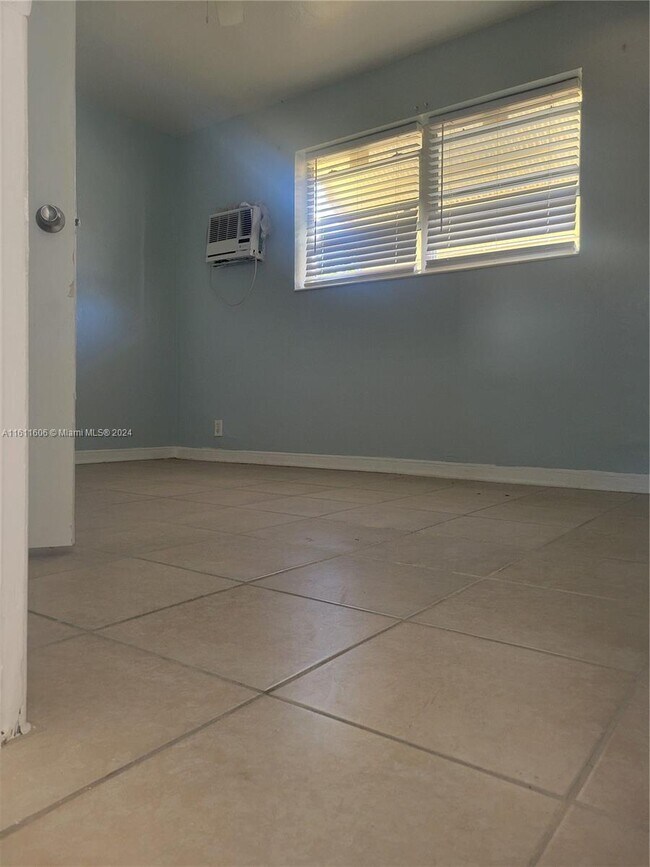 Foto del edificio - 430 NE 173rd St