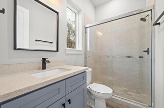Building Photo - 232 W 28th St