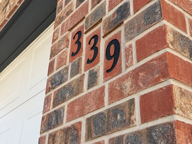 Building Photo - 339 SE 43rd Ave