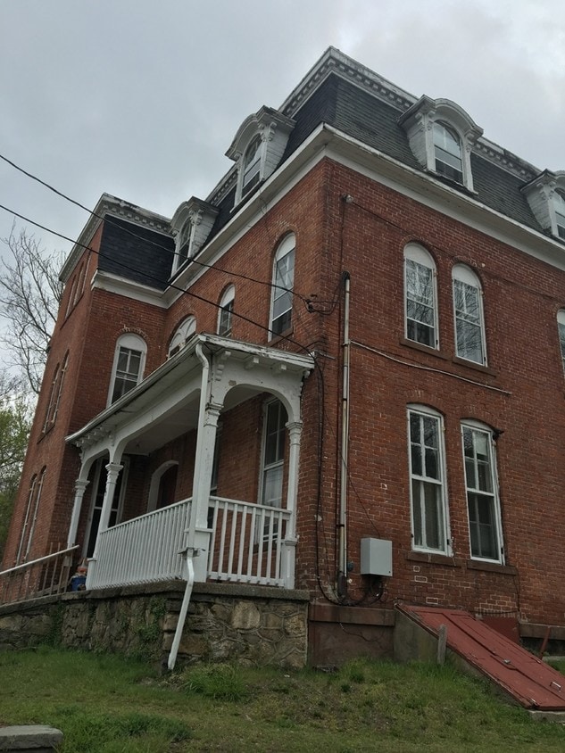 63 Washington St, Norwich, CT 06360 Apartments in Norwich, CT