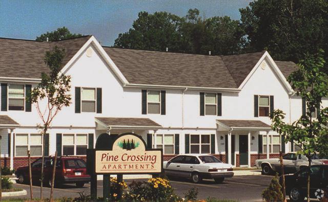 Entrada - Pine Crossing Apartments