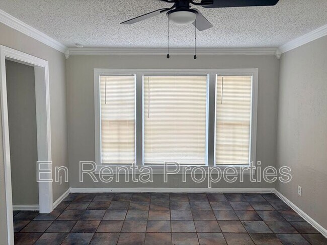 Foto del edificio - 601 W Beach St