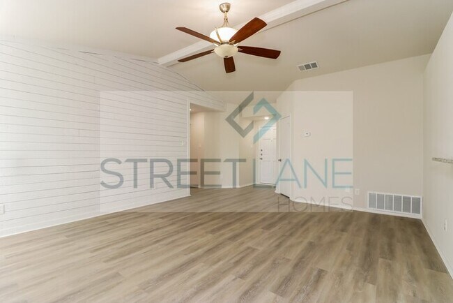 Building Photo - REDUCED!