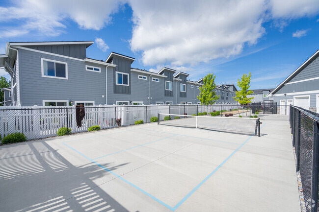 Pickle Ball - Prairie Pointe Apartments & Townhomes