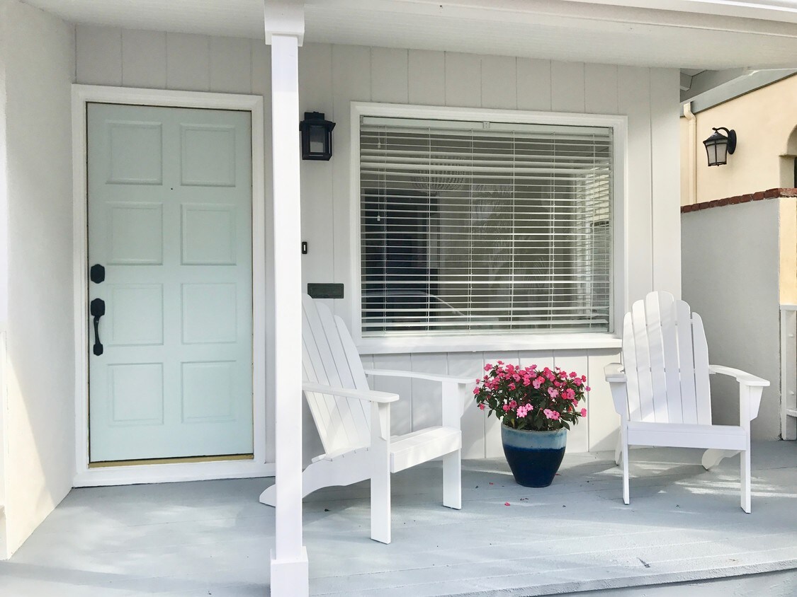 Front Porch - 417 33rd St