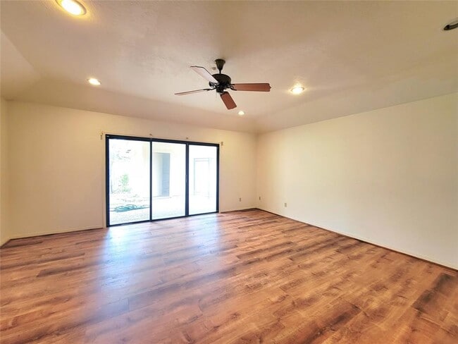 Building Photo - 3315 Country Club Blvd