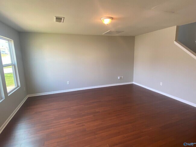 Building Photo - 208 Whitestone Dr NE