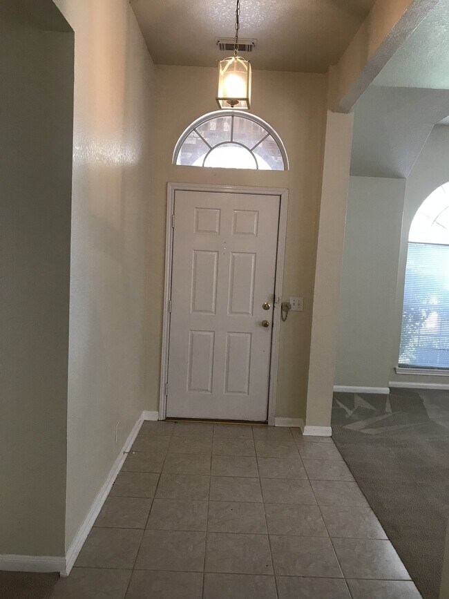 Foto del edificio - 2520 Crested Heights