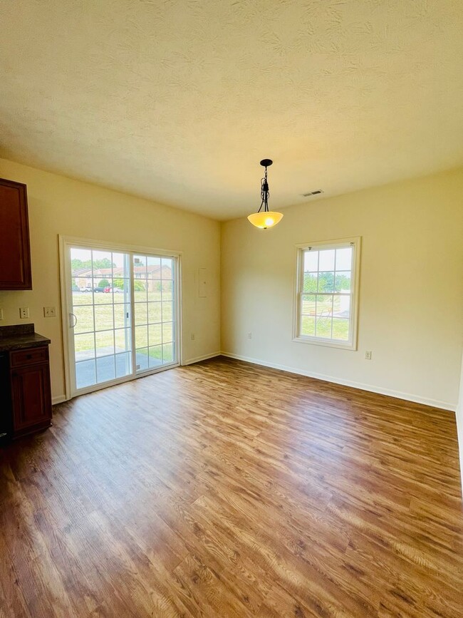Foto del edificio - 3 Bedroom, 2.5 Bath Townhouse in Wellingto...