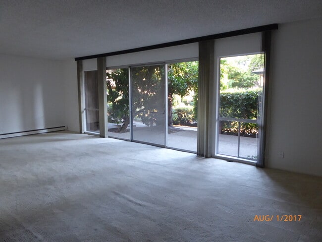 Building Photo - 151 Buckingham Dr