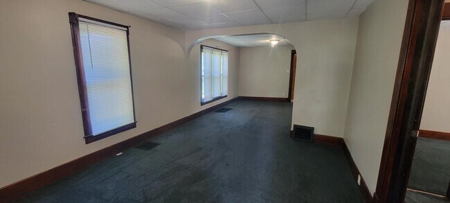 Foto del edificio - 218 E National St