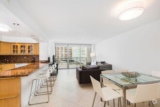 Building Photo - 2655 Collins Ave