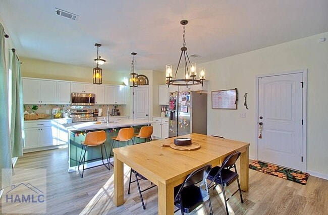 Foto del edificio - 980 Turpentine Trl