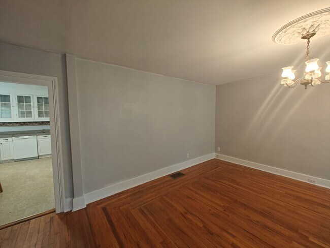 Building Photo - 213 Willow St