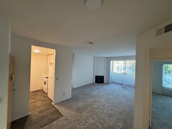 Building Photo - Villa Isabella