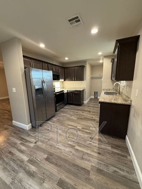 Foto del edificio - 1414 E 6th St