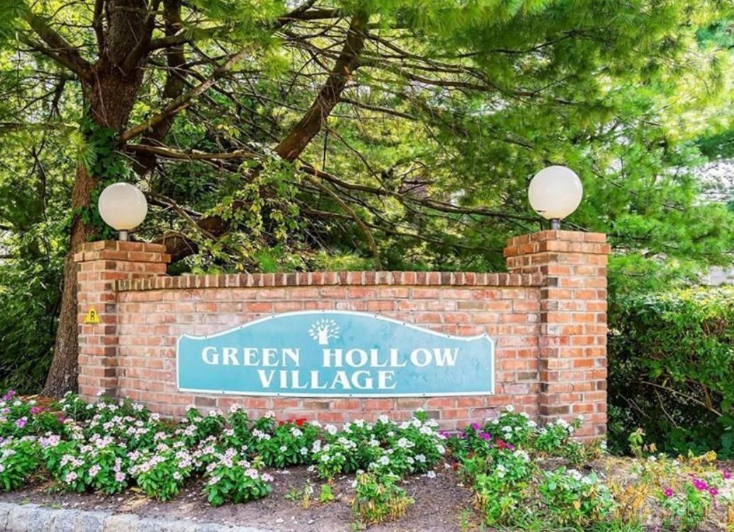 Primary Photo - 512 Green Hollow Dr