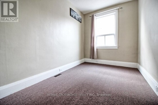 Building Photo - 2001 Yonge St