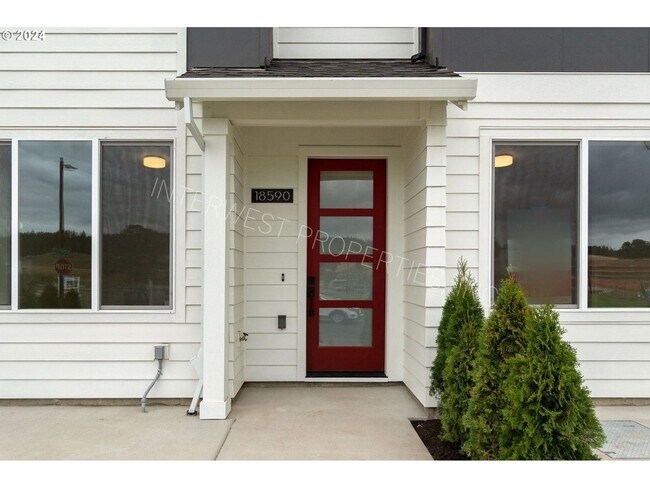 Foto del edificio - BEAUTIFUL NEWER CONSTRUCTION 4 BD HOME W/2 CAR GARAGE, W/D IN UNIT, AND MORE!