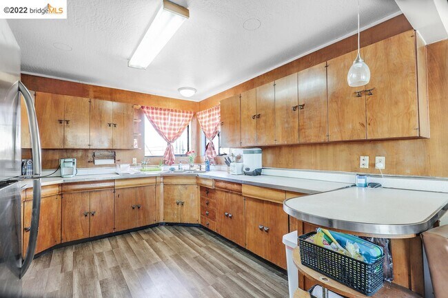 Building Photo - 4053 Willow Rd