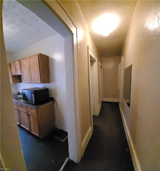 Building Photo - 601 Schiller Ave