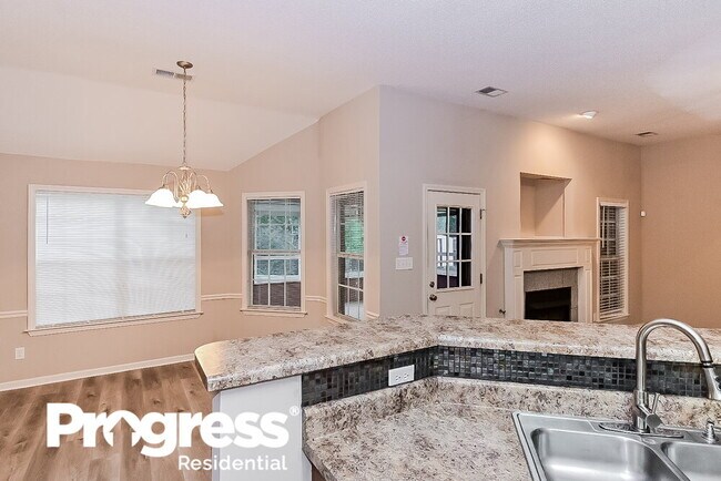 Building Photo - 10657 Lexington Dr