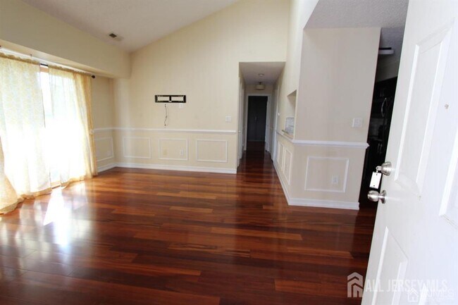 Building Photo - 208 Ravens Crest Dr