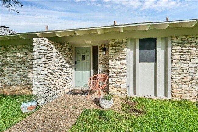 Foto del edificio - 8800 Willowick Dr