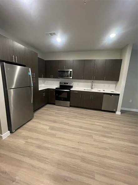 Foto principal - 20525 Ella Blvd