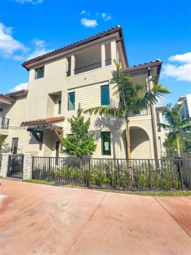 Foto principal - 4236 NW 82nd Ave