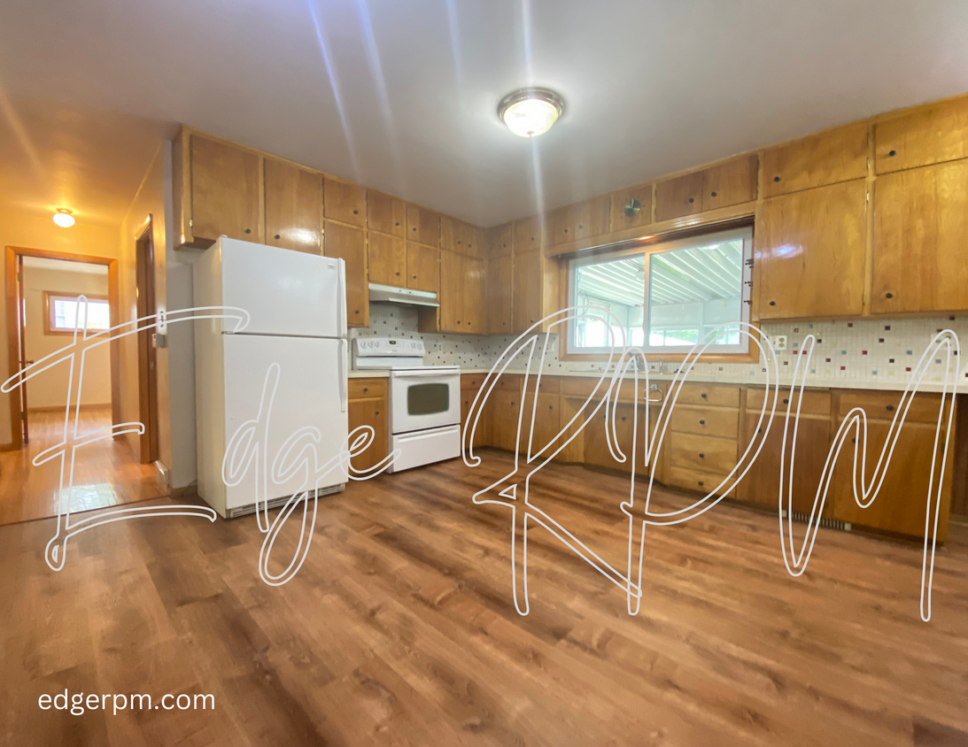 Primary Photo - 3 bedroom 1 bath DUPLEX